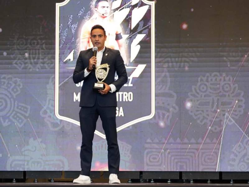 Saíd Martínez fue elegido como el mejor árbitro hondureño en los Premios Diez.