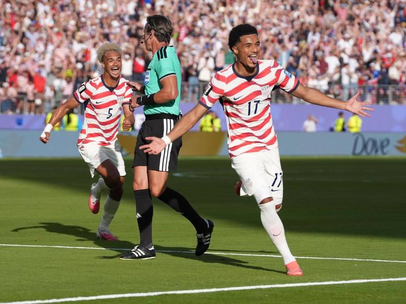 Malik Tillman selló la victoria de Estados Unidos con un golazo de tiro libre.