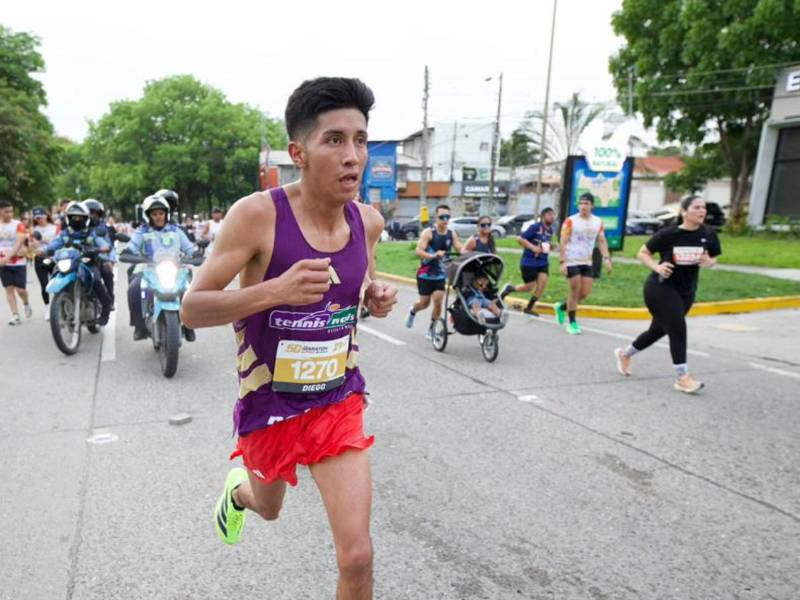 Con una estrategia agresiva desde los primeros kilómetros, Diego Tumax dominó la competencia de principio a fin para convertirse en el nuevo campeón de la Maratón LA PRENSA-Gatorade.