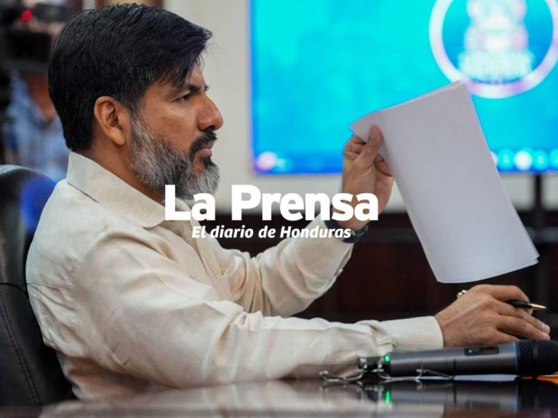 La exdiputada y actual asesora del Partido Liberal, Fátima Mena, explicó el procedimiento que deberá seguirse tras la comparecencia del fiscal general suspendido, Johel Zelaya, ante la comisión investigadora del Congreso Nacional, en el marco del juicio político en su contra.
