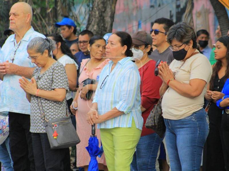 Así fue el viacrucis en San Pedro Sula: fe, silencio y reflexión en Viernes Santo
