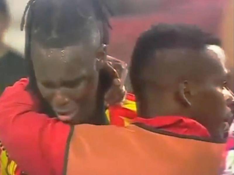 Rubilio Castillo no pudo contener el llanto tras sufrir racismo en Colombia.