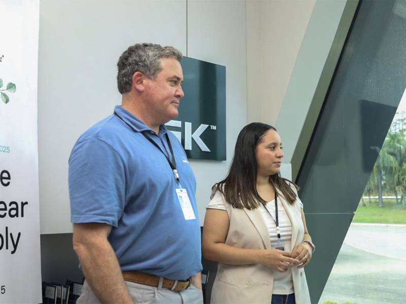 Hank Reichle, presidente y CEO de Staplcotn, durante su visita a Sierra Textiles.