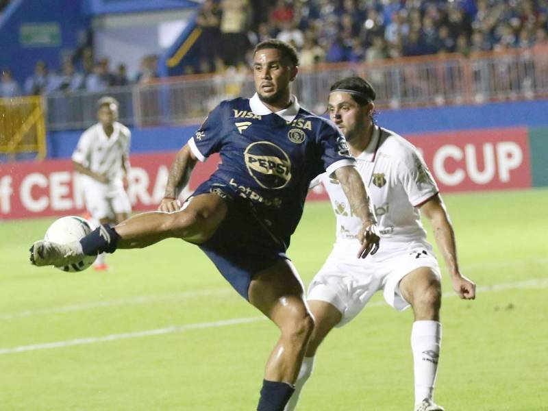 Rodrigo de Olivera no fue capaz de marcar ante Alajuelense de Costa Rica en la ida de las semifinales de la Copa Centroamericana 2026.