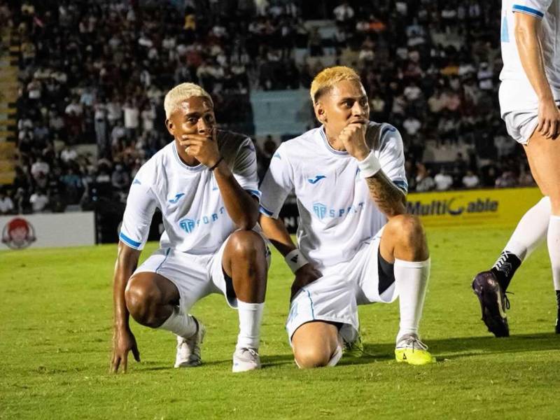Así celebraron el Neymar hondureño y Barbarito el 1-0 de Honduras.