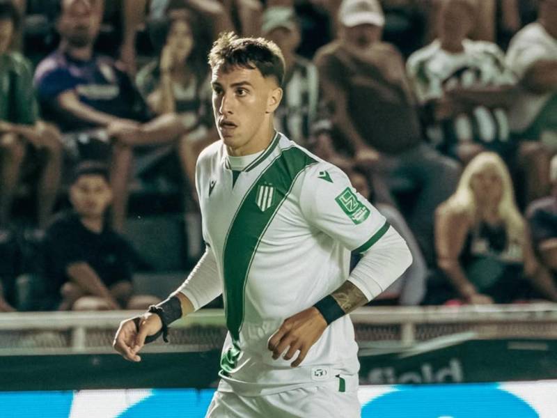 Auzmendi jugó más de una temporada con el Taladro, disputando más de 15 partidos, anotando 4 goles y aportando 2 asistencias.