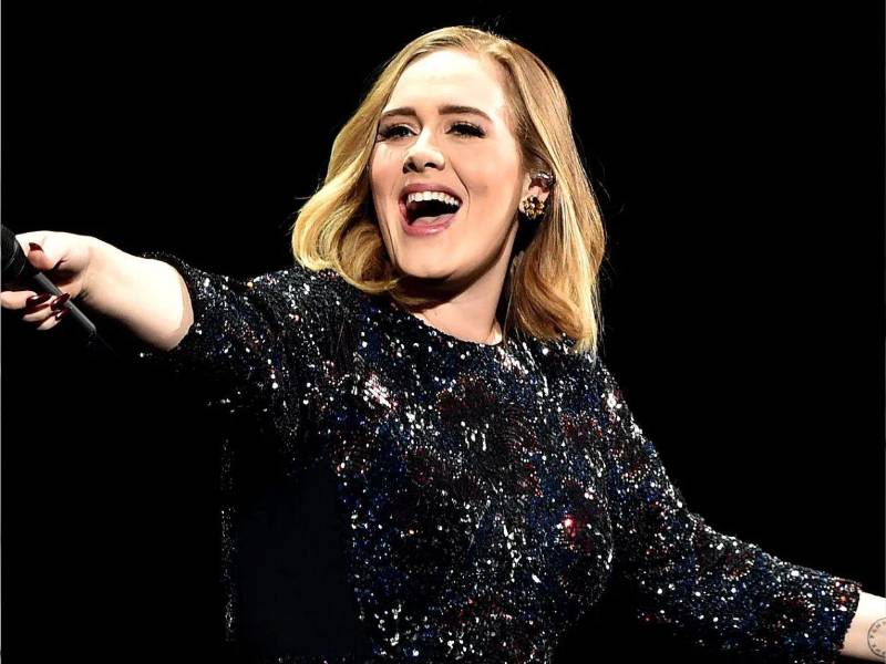 Tras cinco años de ausencia en la música, Adele busca reinventarse.