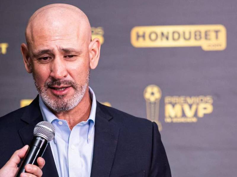 Eduardo Espinel estuvo presente en la gala de los premios de la Liga Nacional de Honduras.