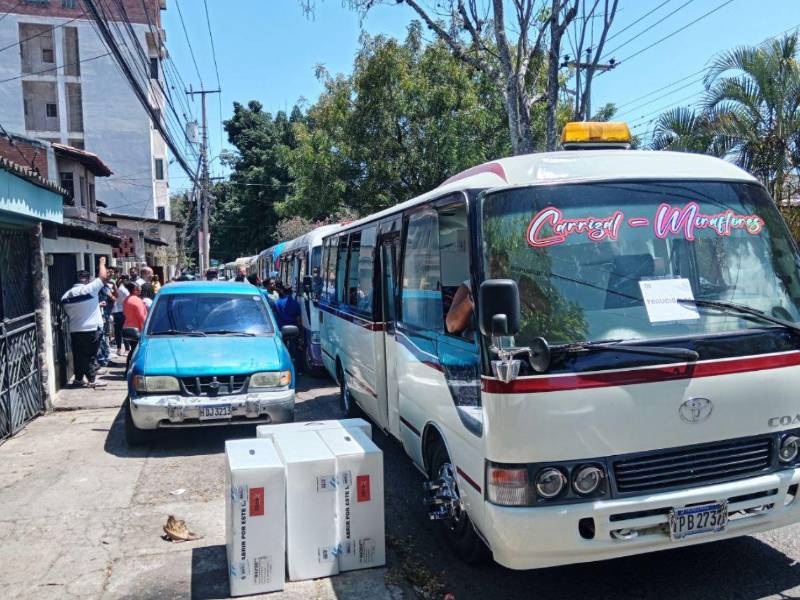 Algunas maletas electorales las transportaron en autobuses y no en vehículos estatales o camiones de las Fuerzas Armadas.