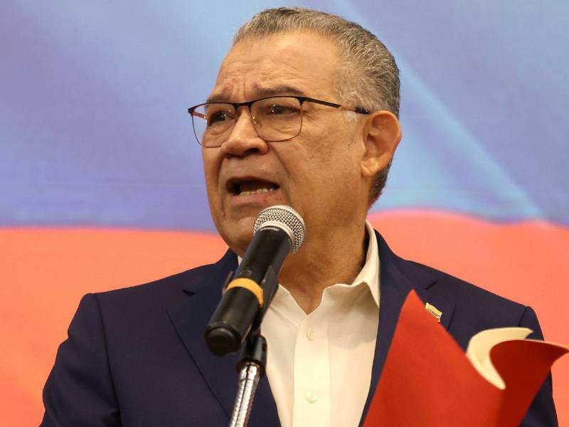 Enrique Márquez, el excandidato presidencial venezolano, habla en una rueda de prensa este viernes, en Caracas (Venezuela).