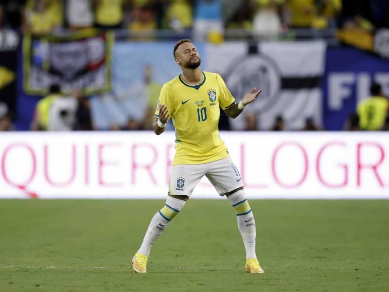 Neymar volvió a jugar con la Selección de Brasil y agradeció a Dios tras entrar a la cancha en el duelo contra Escocia.