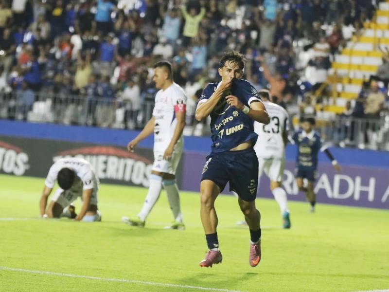 Jaffryn Macías celebrando su golazo contra el Alianza de El Salvador.