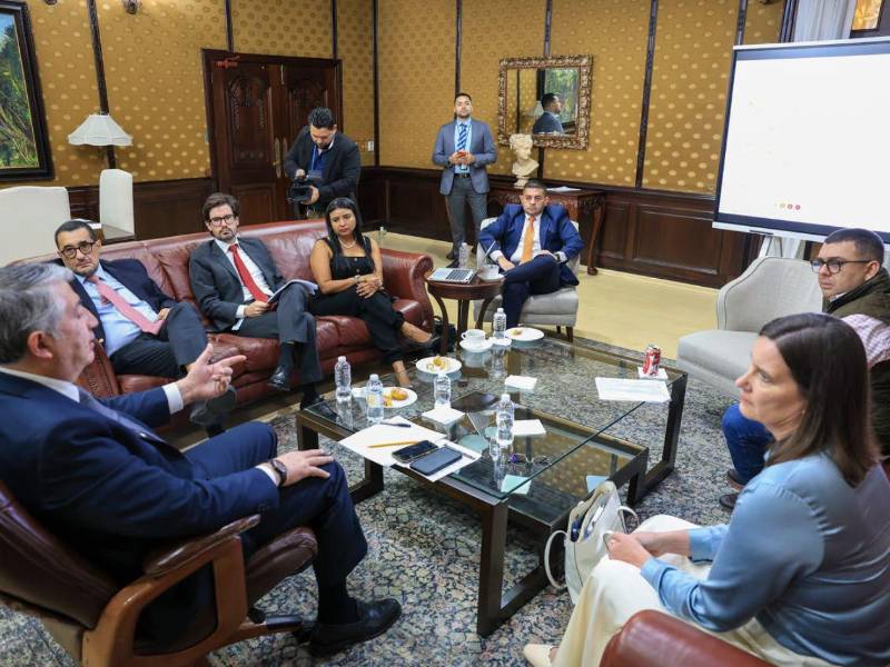 El Gobierno y el BID acordaron instalar una mesa técnica de trabajo para definir los primeros proyectos piloto y seleccionar los procesos administrativos que serán evaluados con esta metodología.