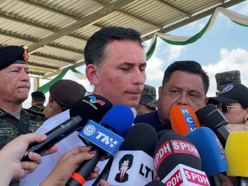 El ministro de Defensa señaló que la incorporación de la nueva flota forma parte del proceso de fortalecimiento logístico y operativo de la PMOP.
