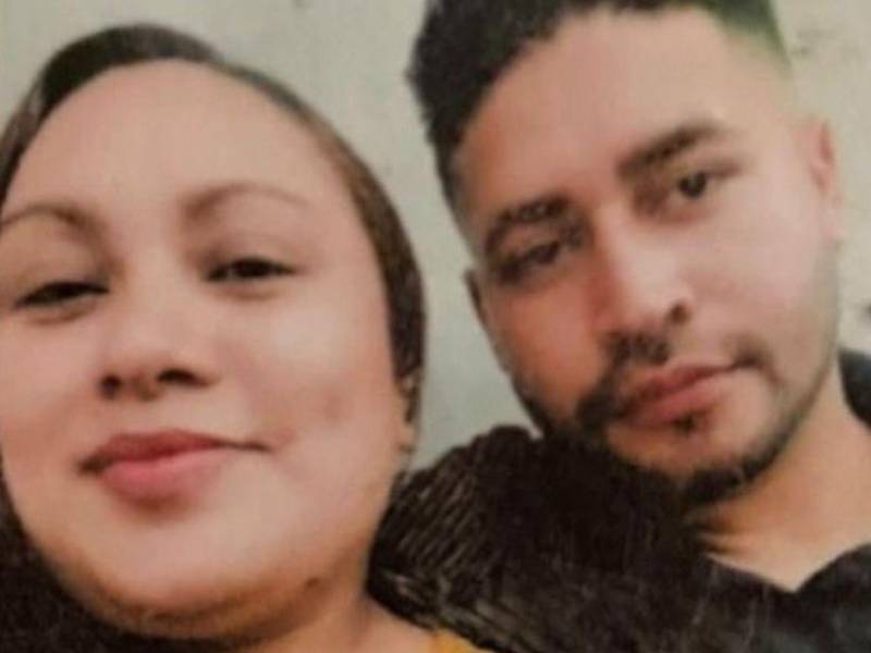 Personal de Medicina Forense trasladó el cuerpo de Elvia Mercedes Gómez López a la morgue sampedrana para confirmar, a través de la autopsia, si la causa de muerte fue estrangulamiento.
