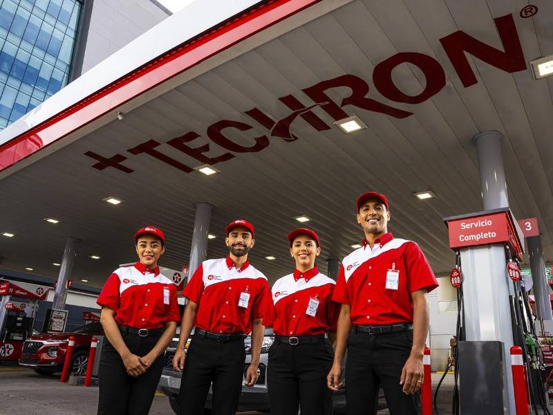 Colaboradores de Texaco que impulsan con dedicación la calidad y el servicio que distinguen a la marca desde hace ocho décadas.