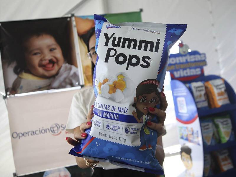 Yummi Pops Palomitas y Nacho, los snacks que convierten cada compra en una oportunidad para regalar sonrisas a niños con labio y paladar hendido.