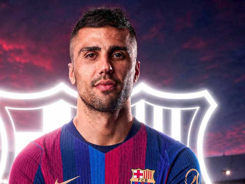 La llegada de Rodri a las filas del Barcelona representa uno de los grandes golpes del verano, pero su incorporación también obliga a Hansi Flick y a la dirección deportiva a tomar decisiones importantes sobre la plantilla.