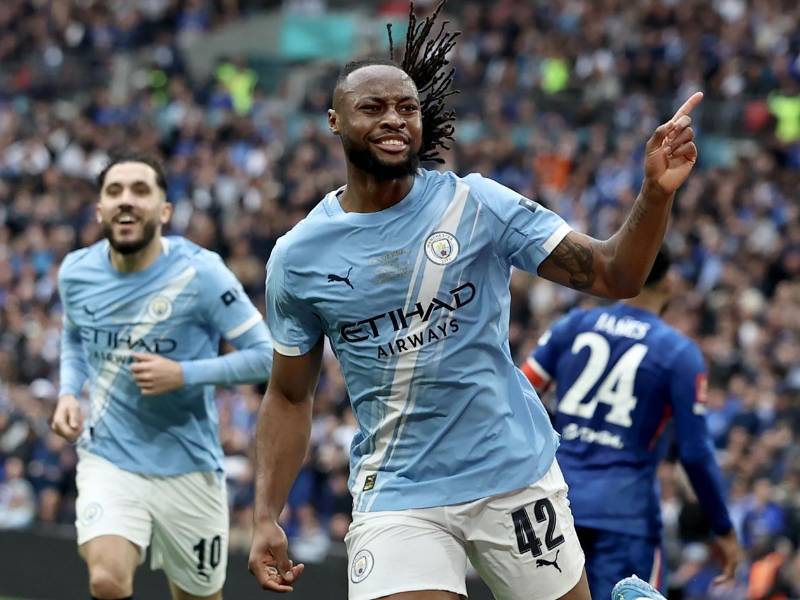 La felicidad de Antoine Semenyo tras su golazo de taco para la victoria del Manchester City.