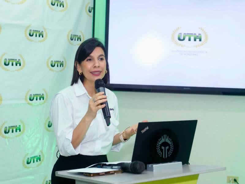 Pamela Crespo, subgerente de Mercadeo y SAC de Solvenza, resaltó que la alianza está orientada a ampliar el acceso a beneficios exclusivos para la comunidad universitaria.