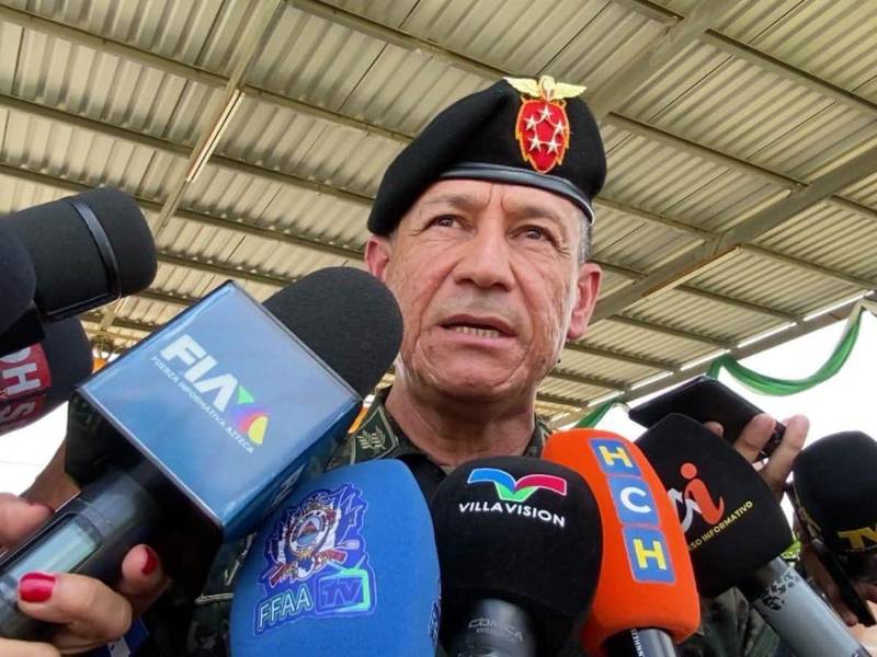 Esto es el inicio; viene más apoyo para la Policía Militar, afirmó el jefe del Estado Mayor Conjunto, Héctor Benjamín Valerio Ardón, durante la entrega de la nueva flota vehicular.