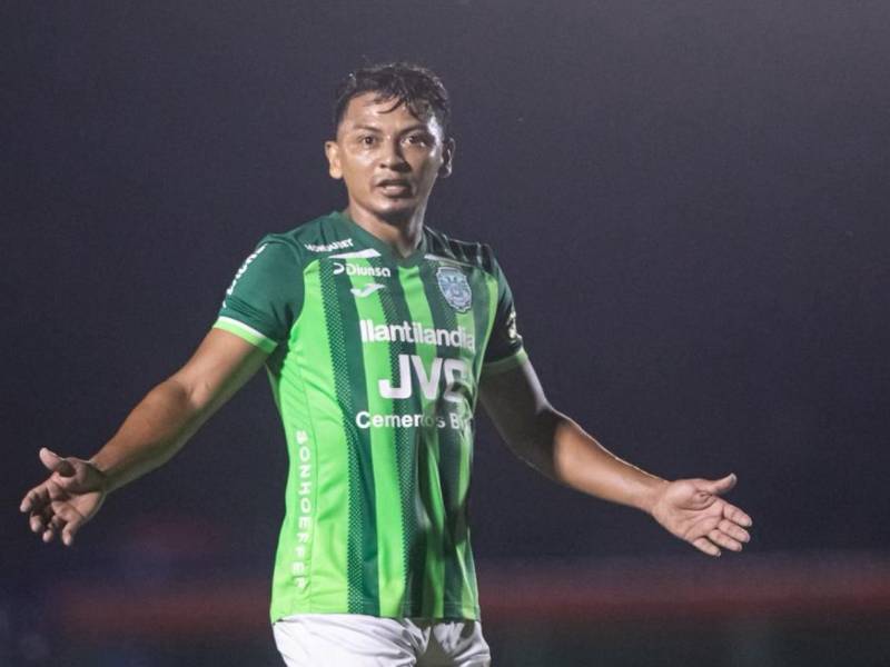 Alexy Vega tuvo un partido gris al igual que el resto de sus compañeros del Marathón en el estadio Rubén Deras.