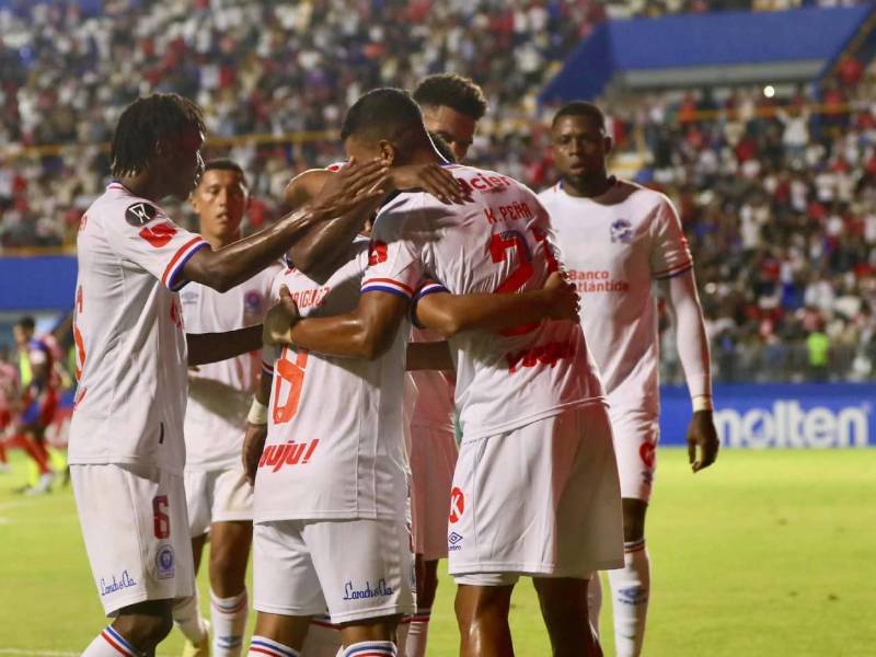 Olimpia no tuvo problemas y superó en cuartos de final al Luis Ángel Firpo.