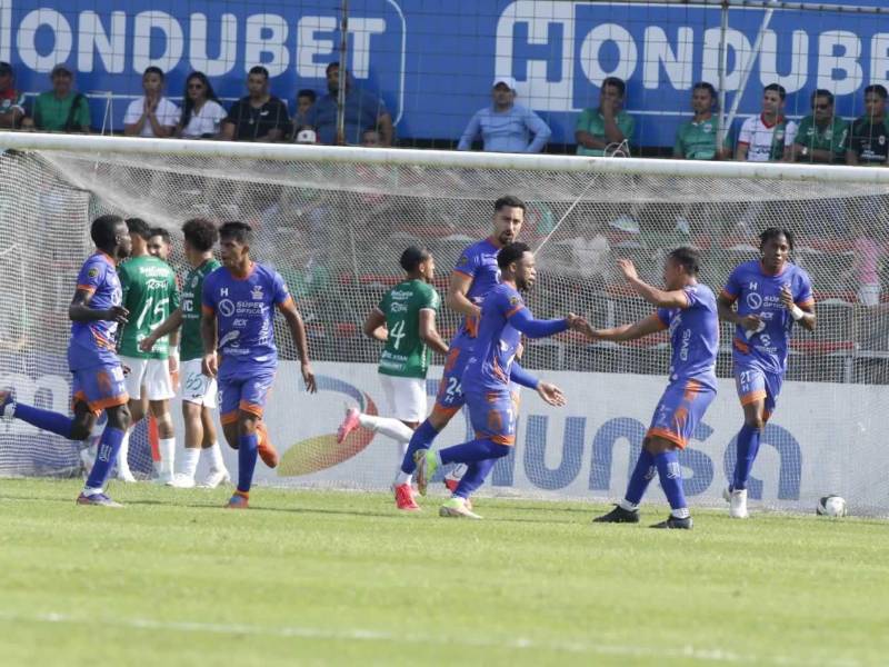 Carlos Róchez anotó el tanto del empate 1-1 de la UPN en el Yankel.