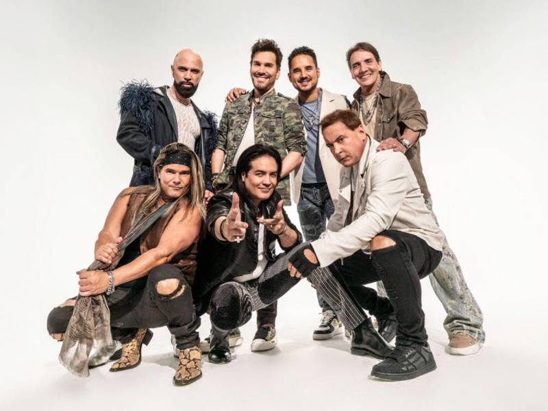 Fotografía cedida por The Exclusive Agency que muestra a la agrupación musical puertorriqueña Menudo posando, que fue un fenómeno musical mundial y anunció este lunes que celebra sus 50 años de historia reuniendo a siete de sus exmiembros en una gira por Estados Unidos, México y Puerto Rico.