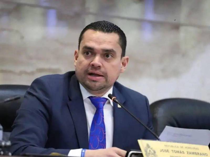 Fotografía a Tomas Zambrano, presidente del Congreso Nacional tomada en el ente legislativo.