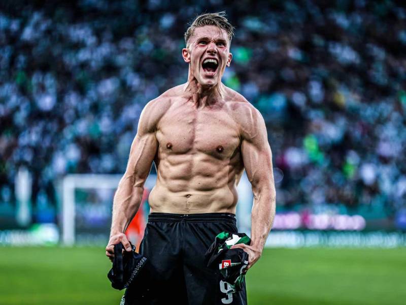 Viktor Gyökeres gritando su gol que selló el título del Sporting de Lisboa.