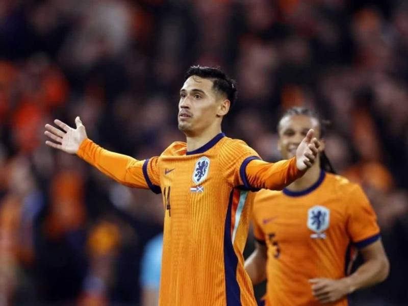 Reijnders celebrando el segundo gol de Países Bajos ante España.