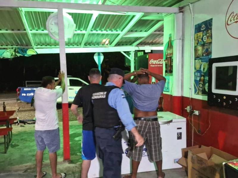 Operativos buscan identificar y clausurar negocios que venden bebidas alcohólicas sin el permiso de operación correspondiente.