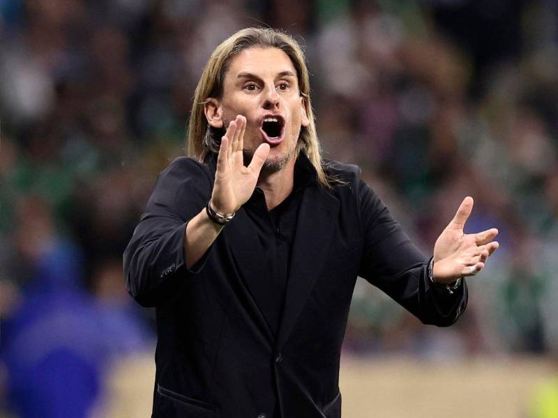 Técnico de Ecuador toma dolorosa decisión tras quedar eliminado del Mundial 2026