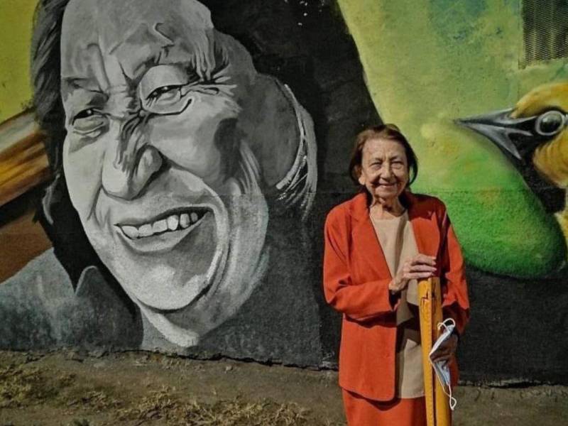 Foto en vida de Aura Enoé Cálix, la escritora que murió este sábadp en Juticalpa.