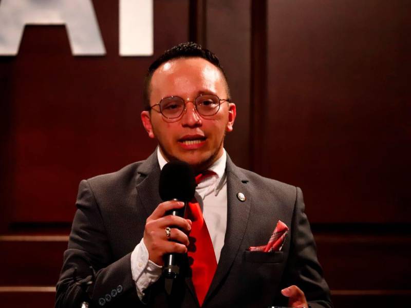 El fiscal y docente de la Usap, Marvin Aguilera, organizó el debate.