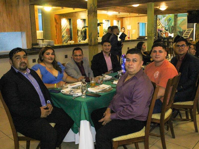 Este compartir navideño se desarrolló en un ambiente de unidad, agradecimiento y celebración.