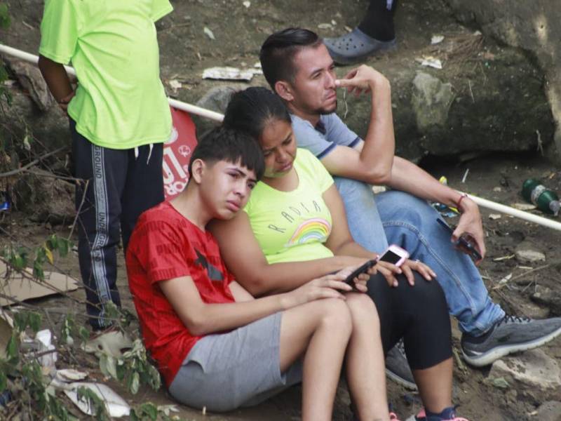 La familia de Elvis Eliú Bautista lucía descontrolada.