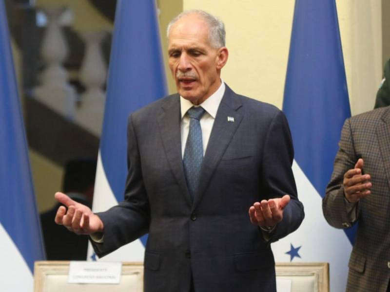 Nasry Asfura, presidente electo de Honduras, durante la ceremonia de investidura del alcalde capitalino, Juan Diego Zelaya