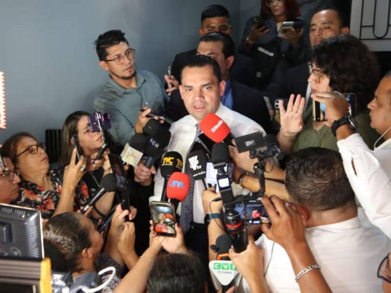 Tomás Zambrano, presidente del Congreso Nacional, explicó que las iniciativas responden a denuncias de distintos sectores económicos que reportan cobros ilegales por parte de grupos criminales.