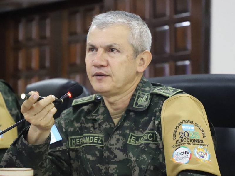 Roosevelt Hernández mencionó que todos los mandos militares tienen la obligación de resguardar la institucionalidad y mantener una jerarquía alineada con los intereses de Honduras.