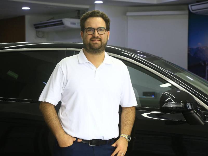 Guillermo Belot, gerente general de Autos Aliados, brindó detalles del Ride Jetour Dashing en San Pedro Sula.