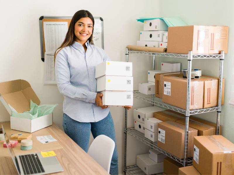 La capacidad de crear algo desde cero, de darle forma a una idea y verla crecer, es<b> increíblemente satisfactoria.</b> Te brinda la oportunidad de ser dueña de tus decisiones, marcar tu propio rumbo, y aprender cada día.