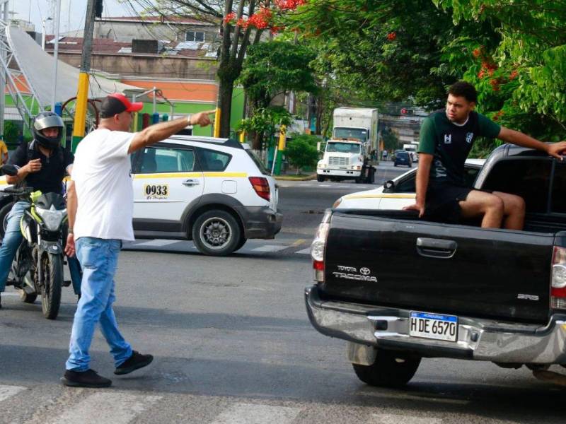 Este martes, los taxistas cerraron los accesos al centro de El Progreso, Yoro desde el puente Pénjamo y otros puntos estratégicos. Sin embargo, las principales salidas y entradas de la ciudad permanecen habilitadas.