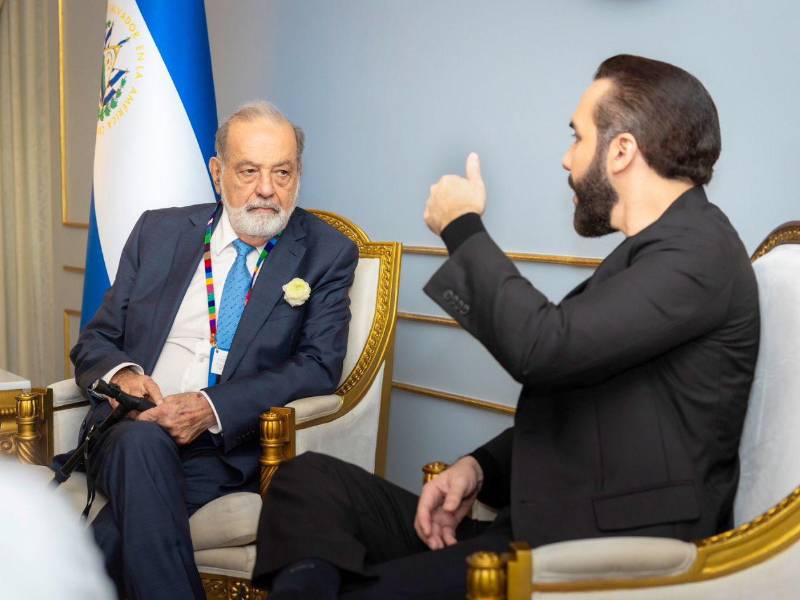 Carlos Slim es uno de los principales líderes empresariales de América Latina, junto al presidente Nayib Bukele.