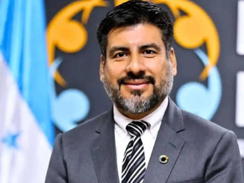 Johel Zelaya busca volver al Ministerio Público mediante recurso de amparo