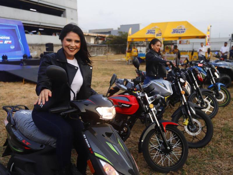 Bellas modelos mostraron los nueve modelos de Italika, una nueva generación de motocicletas que acompañarán a los hondureños en sus trabajos, negocios y diversión.