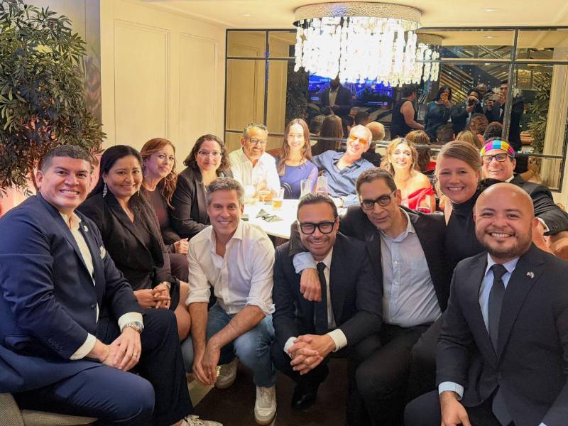 Empresarios, periodistas, académicos, activistas y líderes comunitarios participan en la cumbre organizada por la Honduran American Association, que contempla el lanzamiento de una red nacional de organizaciones hondureñas en Estados Unidos.