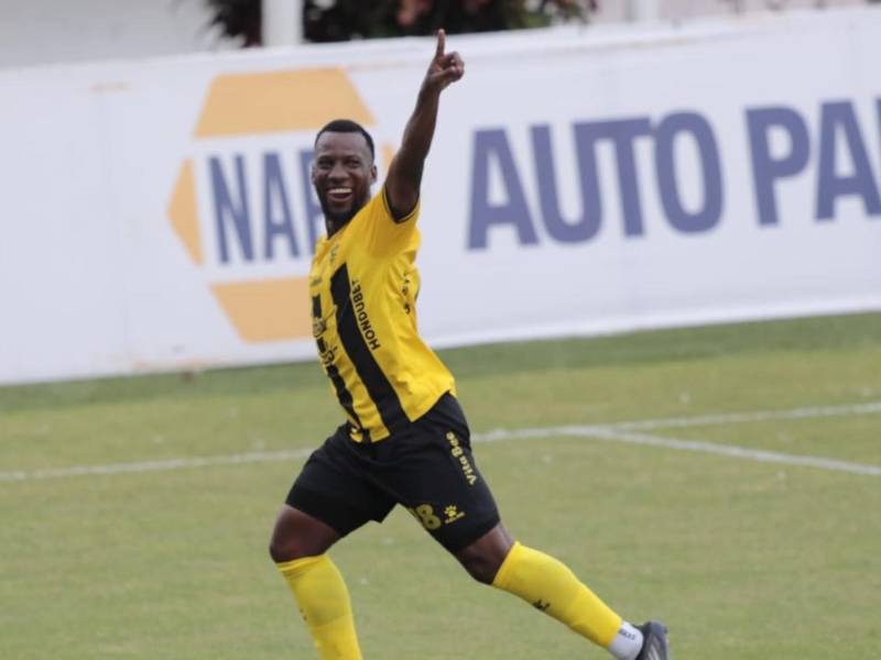 Darixon Vuelto marcó un golazo en el estadio Morazán de San Pedro Sula.