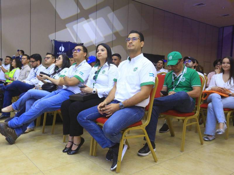 Durante el evento, Cenosa promovió el uso de herramientas tecnológicas en planificación urbana como parte de su compromiso con ciudades más resilientes.